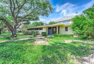 6825 Bellgreen Dr in Houston, TX - Building Photo - Building Photo
