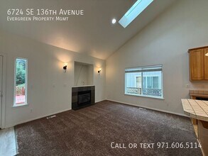 6724 SE 136th Ave in Portland, OR - Building Photo - Building Photo