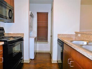 1512 N Elm St in Denton, TX - Building Photo - Building Photo