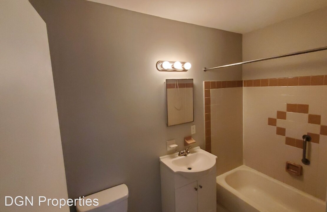 7057 Cresheim Rd in Philadelphia, PA - Building Photo