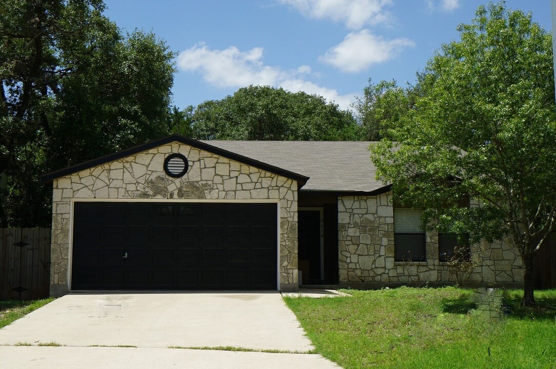 7719 Allison Bluff in San Antonio, TX - Building Photo