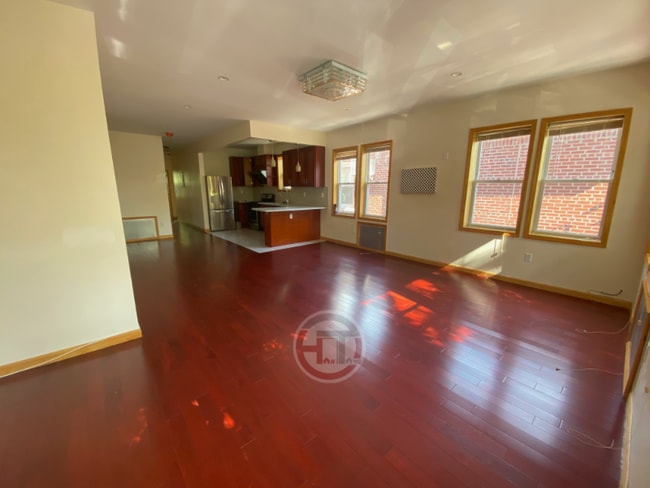 1942 Tomlinson Ave in Bronx, NY - Building Photo - Building Photo