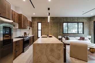 2855 S Sycamore Ave in Los Angeles, CA - Foto de edificio - Building Photo