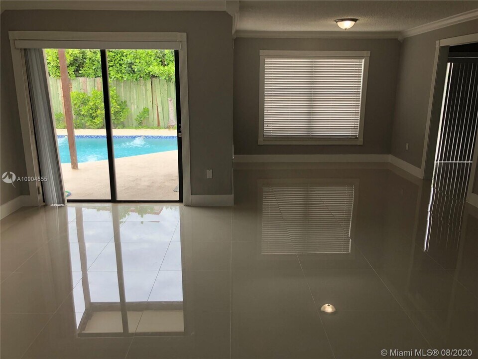 1096 SW 134th Ct in Miami, FL - Building Photo