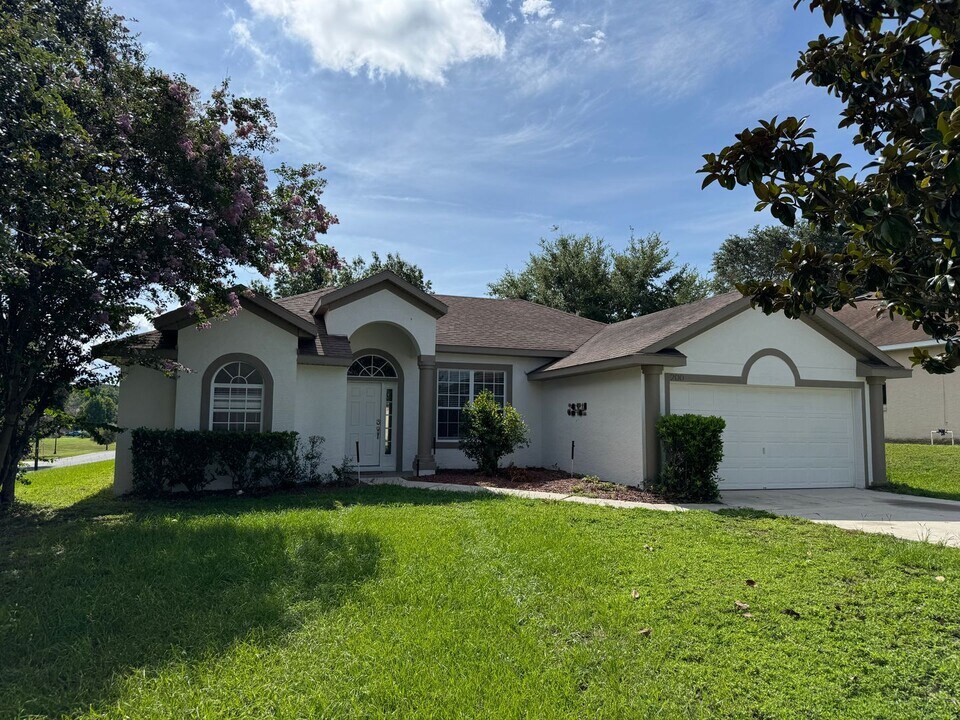 200 Patrice Hope St in Leesburg, FL - Building Photo