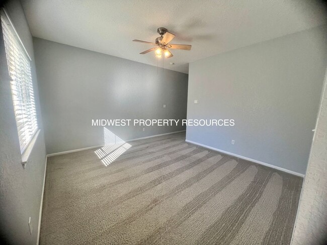 532 NW Fieldcrest Dr in Lee's Summit, MO - Building Photo - Building Photo