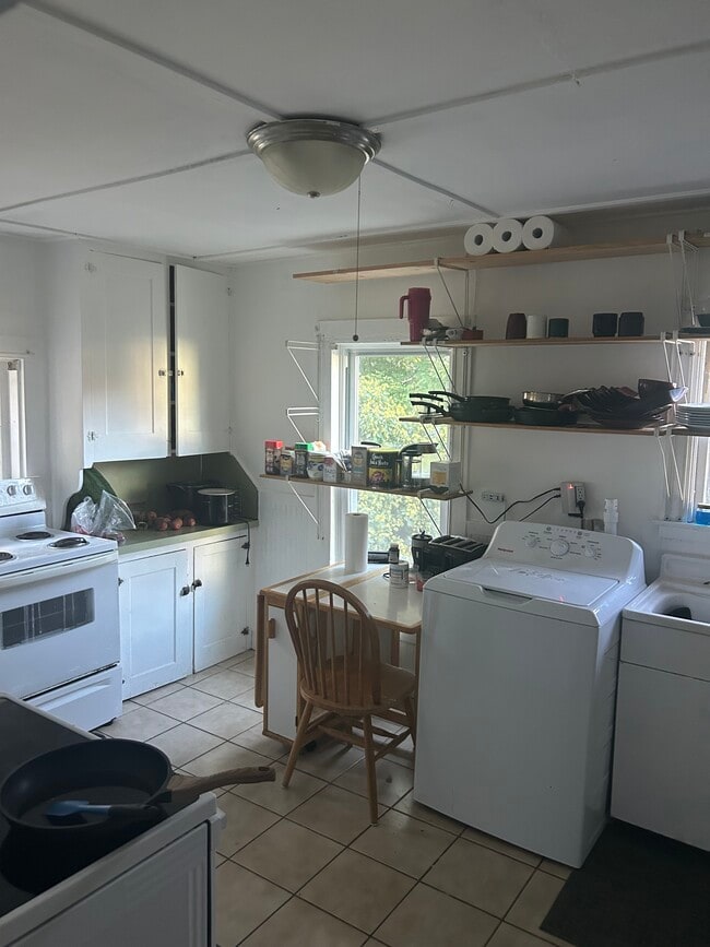 30 Wall St, Unit Wall Street - Medium BR