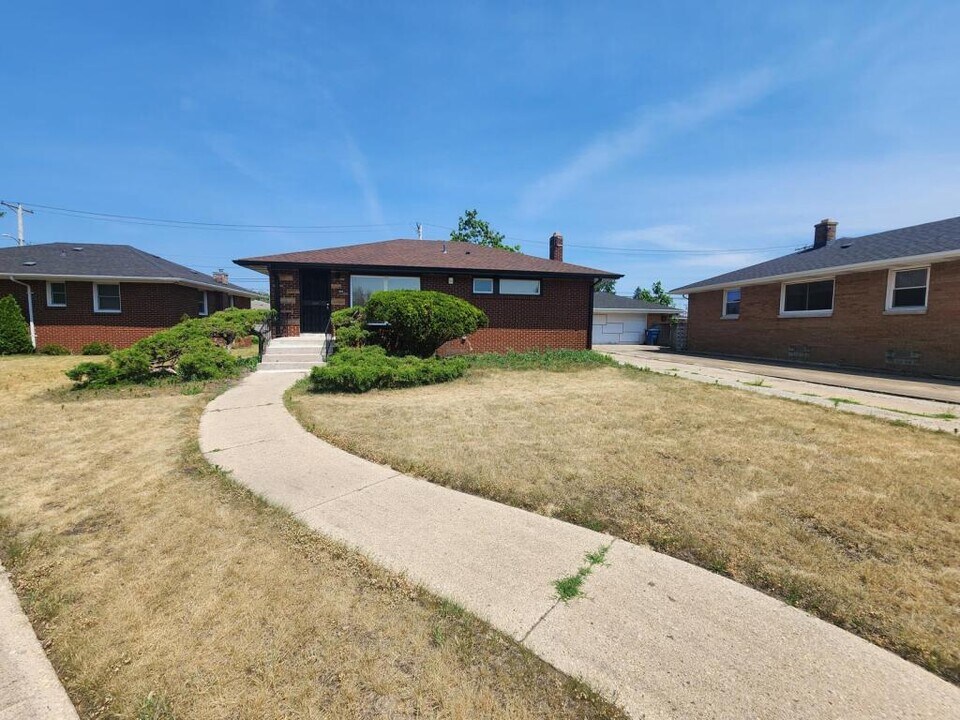 926 Charles Hawkins Dr in Gary, IN - Building Photo