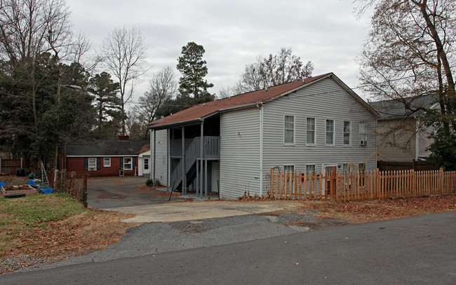 3805 Miriam Dr in Charlotte, NC - Foto de edificio - Building Photo