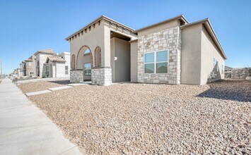 2816 Sammy Cervantes St in El Paso, TX - Building Photo - Building Photo