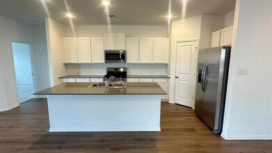 121 Tofalla in Kyle, TX - Building Photo - Building Photo