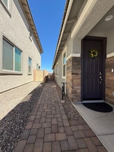 174 N Spring Flower Dr in Tucson, AZ - Building Photo - Building Photo