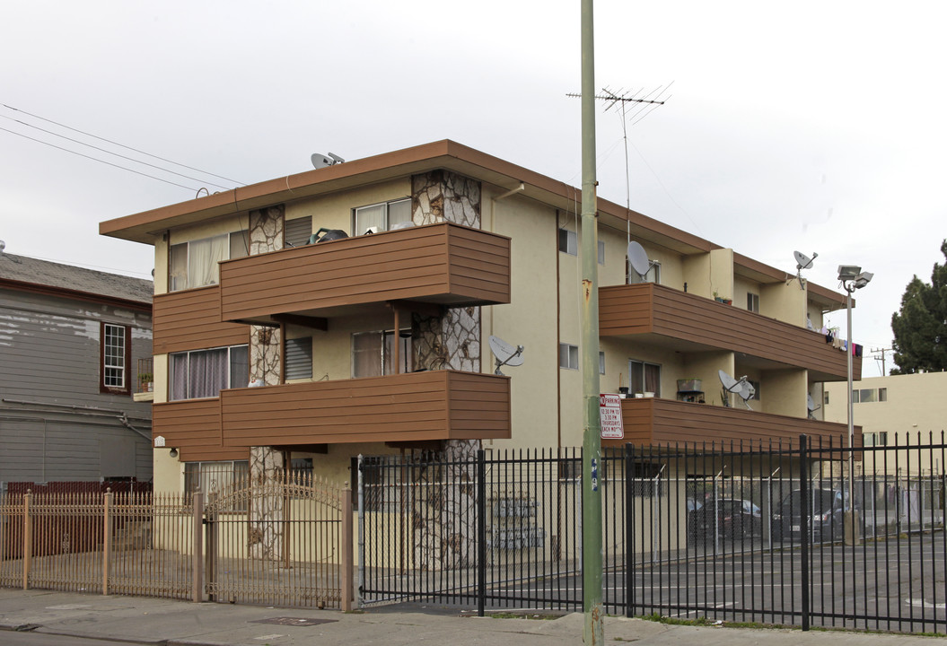 512 Foothill Blvd in Oakland, CA - Foto de edificio