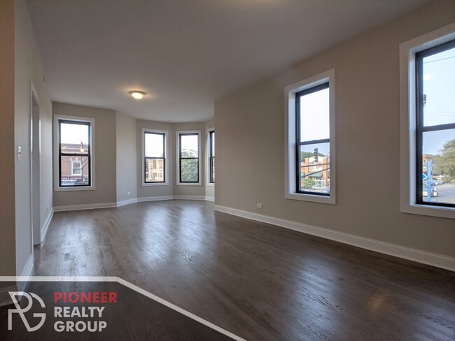 3401 W Fullerton Ave, Unit 2 in Chicago, IL - Building Photo - Building Photo