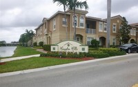 5867 Hampton Hills Blvd in Tamarac, FL - Foto de edificio - Building Photo