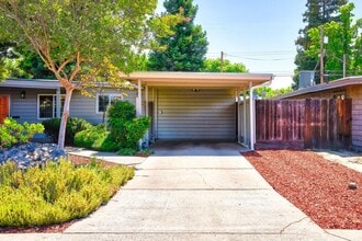 916 Hackberry Ave in Modesto, CA - Building Photo - Building Photo