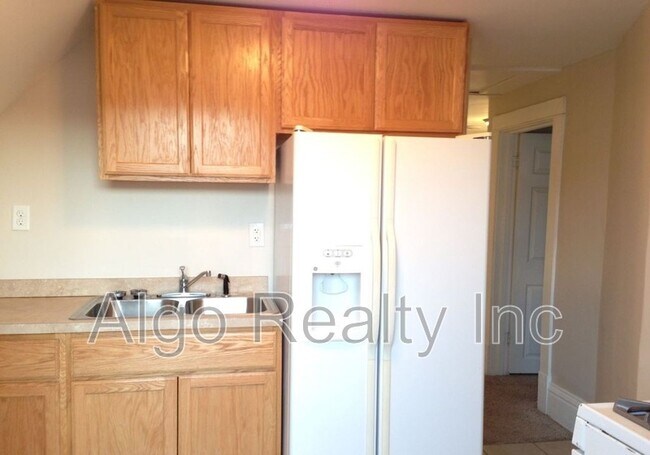 2211 Queen Ave N in Minneapolis, MN - Building Photo - Building Photo