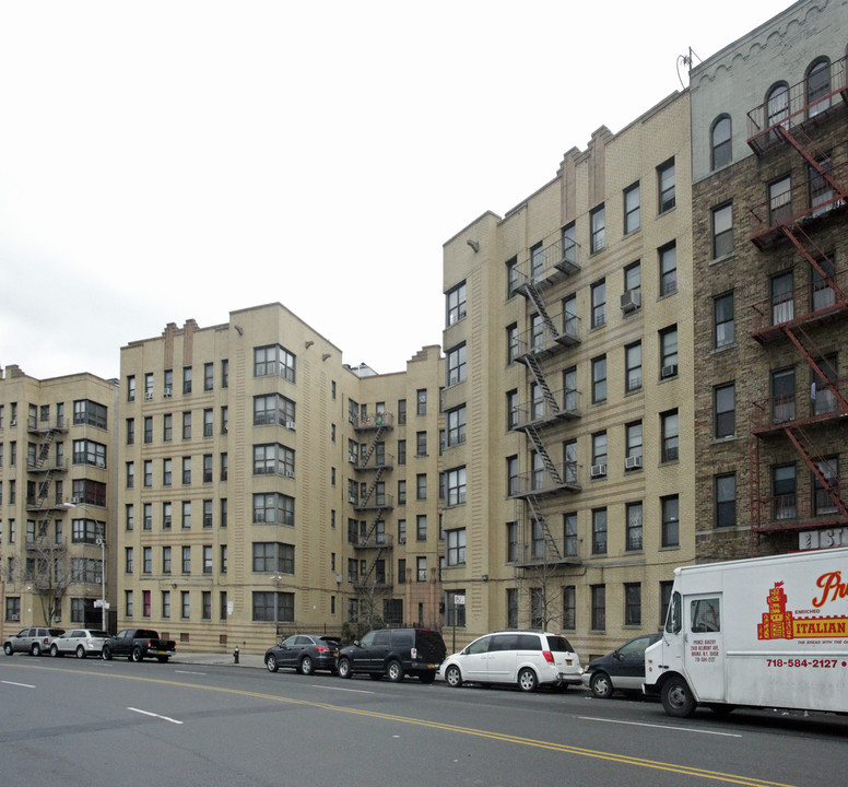 Dornhage Apartments in Bronx, NY - Building Photo