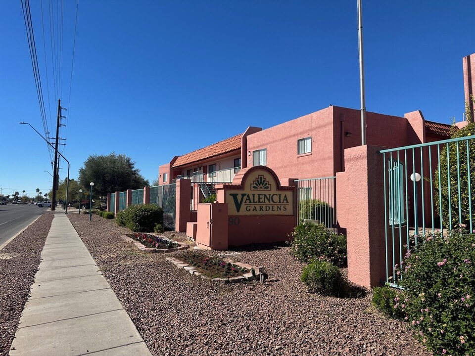 Valencia Gardens Apartments in Tucson, AZ - Foto de edificio