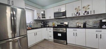 8179 Whitefield St in Dearborn Heights, MI - Building Photo