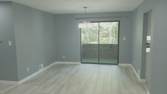 2421 Old Stone Mill Dr in East Windsor, NJ - Building Photo - Building Photo