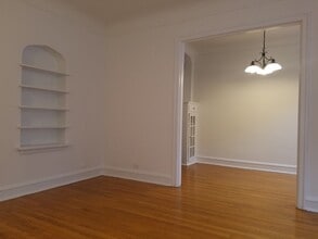 1639 W Touhy Ave, Unit 21-2S in Chicago, IL - Foto de edificio - Building Photo