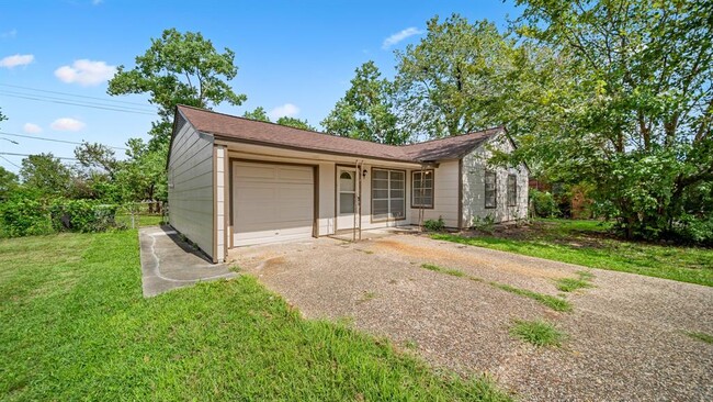 6175 Kenilwood Dr in Houston, TX - Building Photo - Building Photo