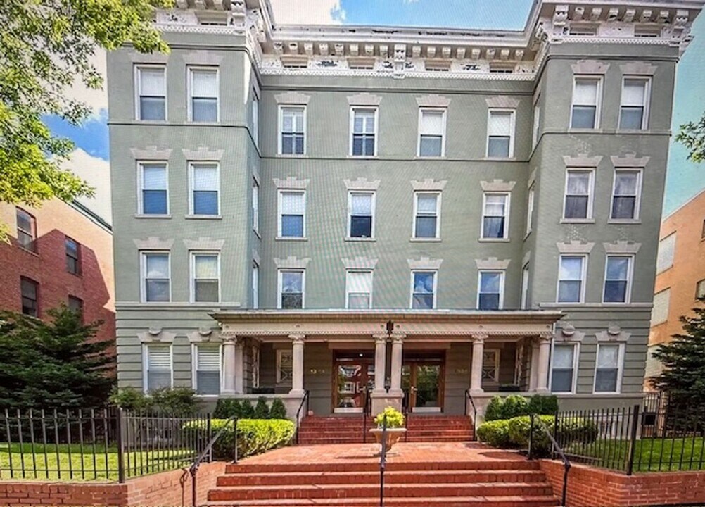 1324 Euclid St NW in Washington, DC - Building Photo