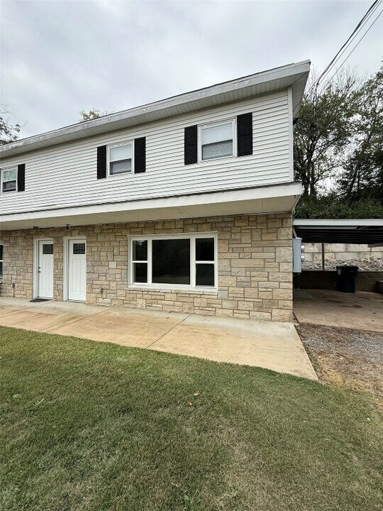 2632 Hillsboro Valley Park Rd in High Ridge, MO - Building Photo