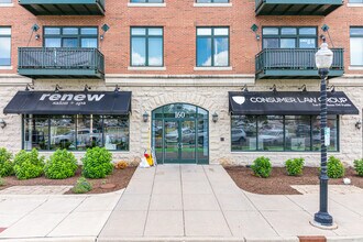 River Street Plaza in Aurora, IL - Building Photo - Building Photo