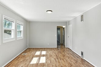 6612 Charles St in Omaha, NE - Foto de edificio - Building Photo