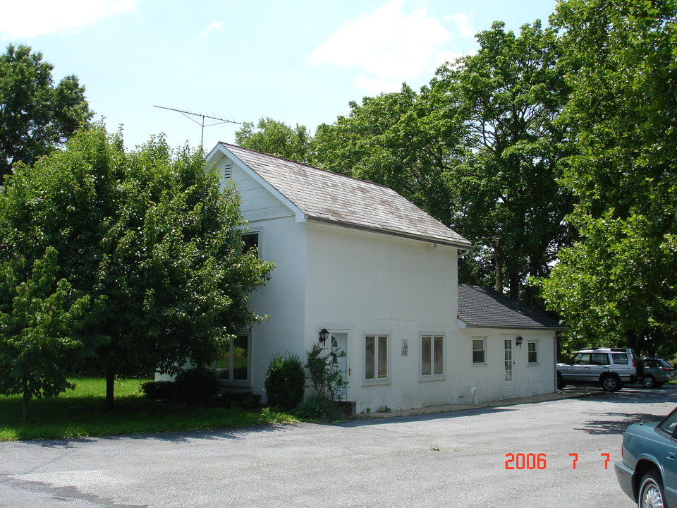 4528 Vera Cruz Rd in Center Valley, PA - Foto de edificio