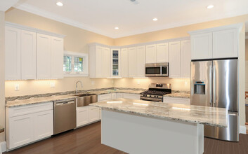 47 Alpine St, Unit 1 in Boston, MA - Foto de edificio - Building Photo
