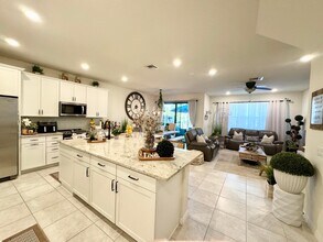 4464 San Fratello Cir in Wellington, FL - Foto de edificio - Building Photo