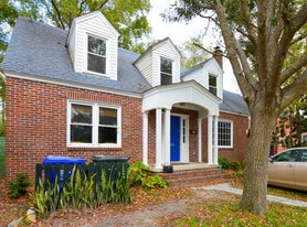 10 Riverdale Dr, Unit Apt B in Charleston, SC - Building Photo