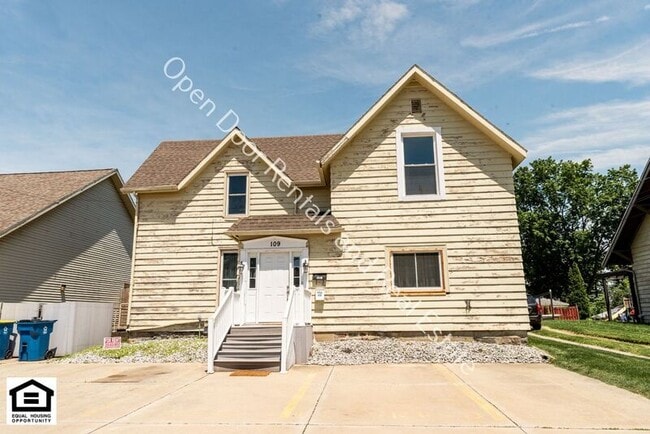 property at 109 1/2 E Broad St