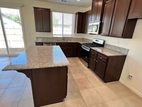 3306 Manchester St in Tulare, CA - Building Photo - Building Photo