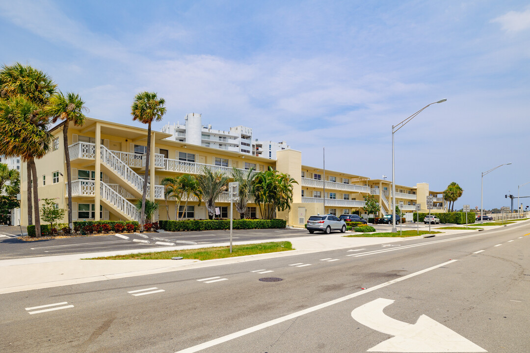 Southbridge Condominiums in West Palm Beach, FL - Building Photo