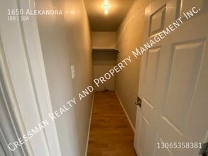 1650 Alexandra St in Regina, SK - Building Photo - Building Photo