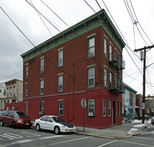 2401 West St Apartments