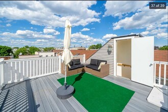 209 Hutton St, Unit 2 in Jersey City, NJ - Foto de edificio - Building Photo