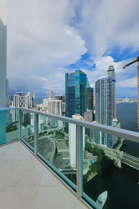 31 SE 5th St, Unit 4314 in Miami, FL - Building Photo