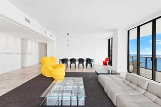 650 NE 32nd St, Unit #PENTHOUSE 5201 in Miami, FL - Building Photo - Building Photo