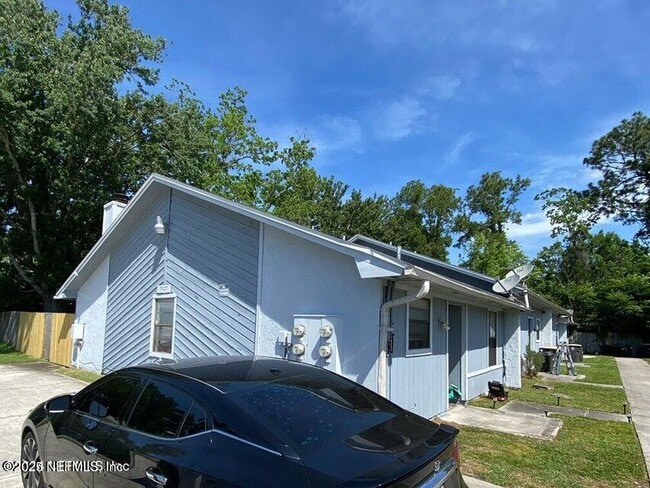 property at 7627 Indian Lakes Dr