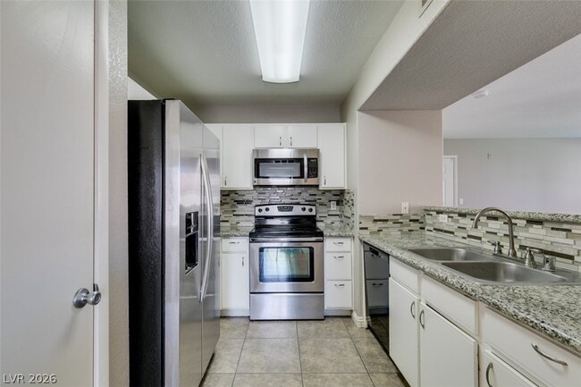 2300 E Silverado Ranch Blvd in Las Vegas, NV - Foto de edificio - Building Photo