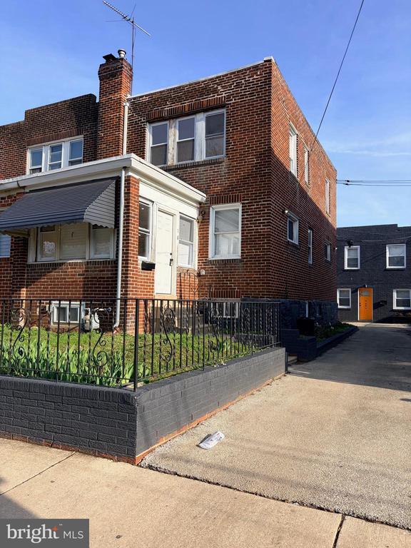 220 N 9th St