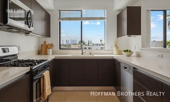 858 S Bedford St, Unit 404 in Los Angeles, CA - Building Photo