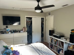 745 NW 18th St in Gainesville, FL - Foto de edificio - Building Photo