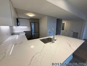 1079 Commonwealth Ave in Boston, MA - Building Photo - Building Photo