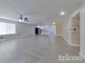 4007 E Apollo Rd in Phoenix, AZ - Building Photo - Building Photo